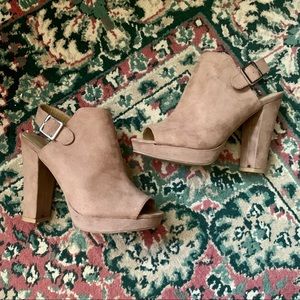 Report nude Peep toe heel size 7